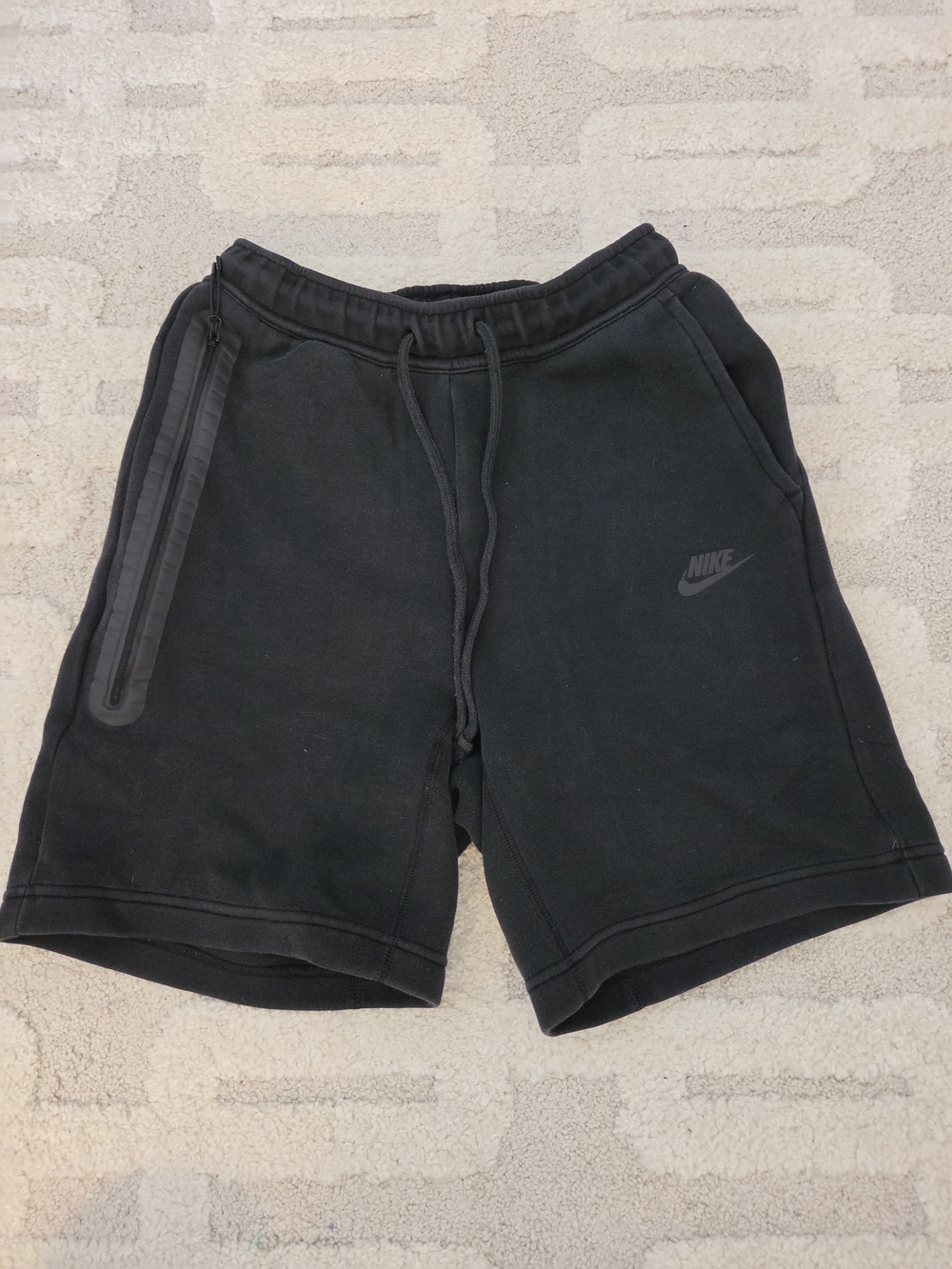 Nike Black Men's Athletic Shorts with Zip Pocket. Size Small